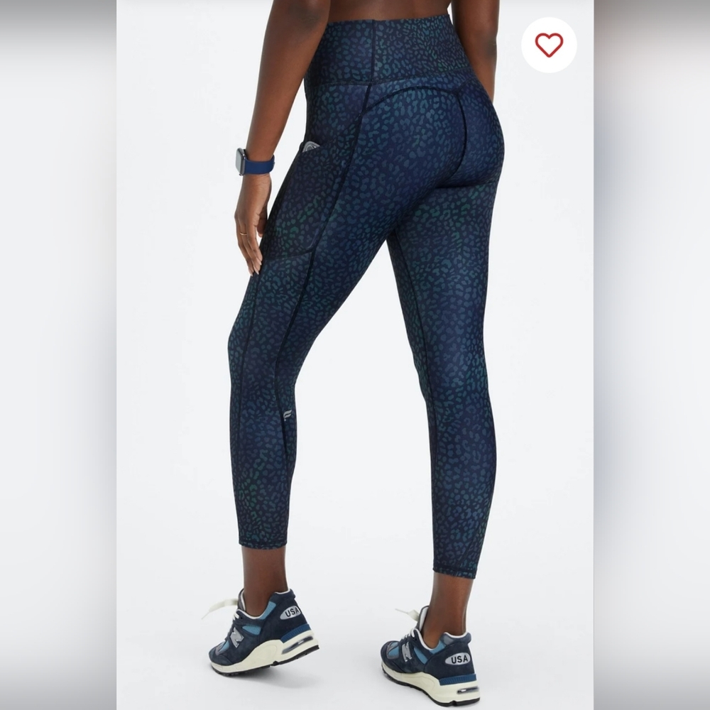 Fabletics 7/8 pocket leggings